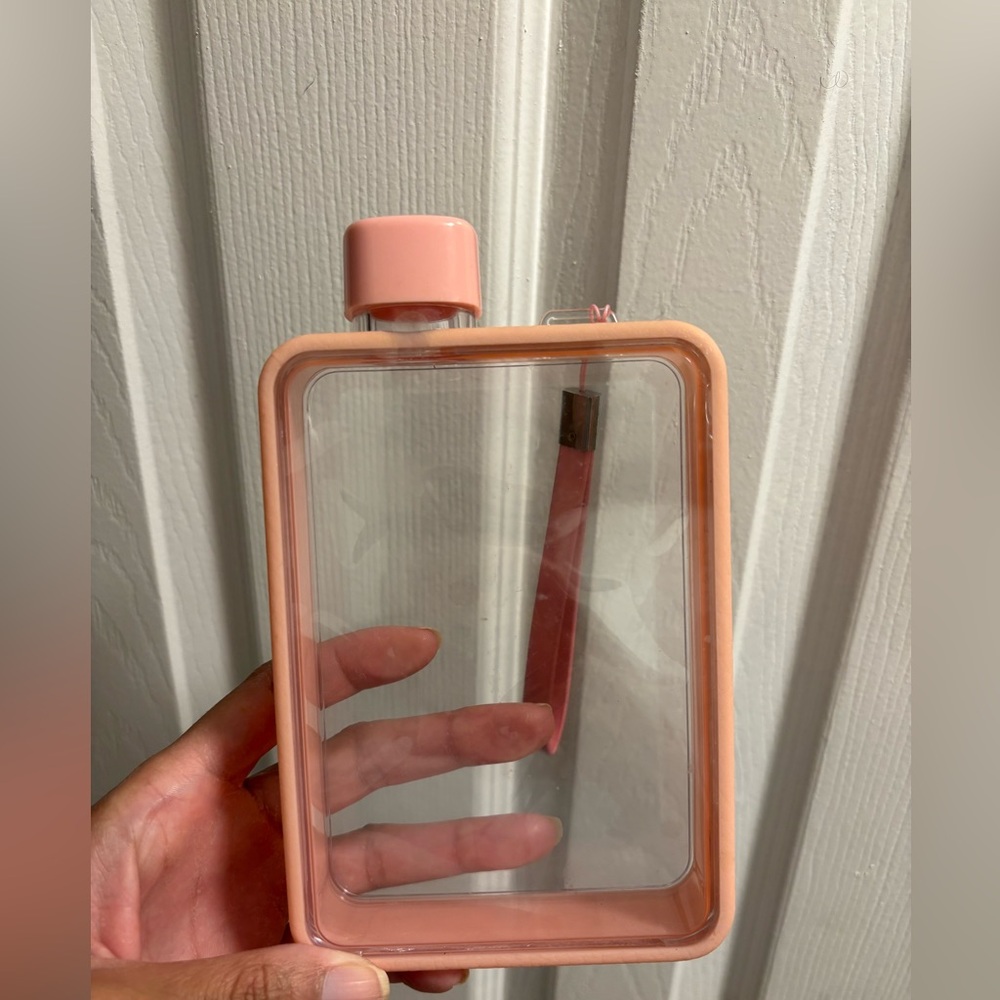 MoChic flat water bottle - Picture 6 of 7